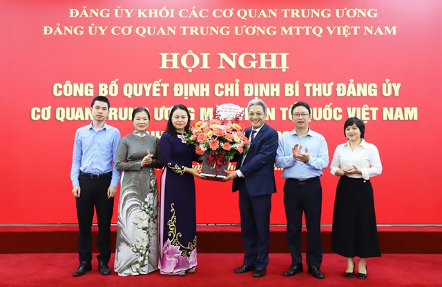 Bà Nguyễn Thị Thu Hà là Bí thư Đảng ủy Cơ quan Trung ương MTTQ Việt Nam